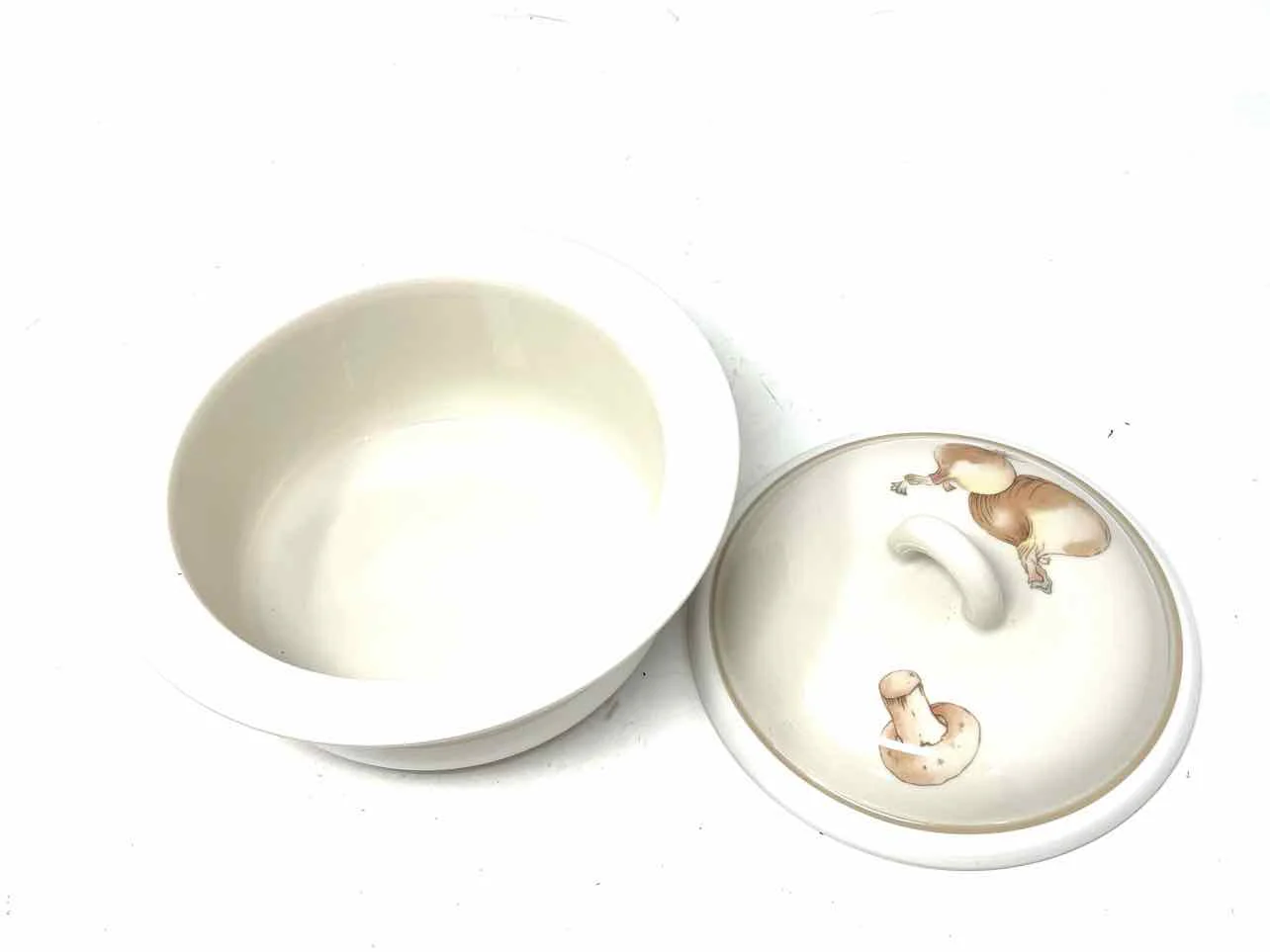 Epoch White/Beige Onion Home Decor Casserole - Image 4