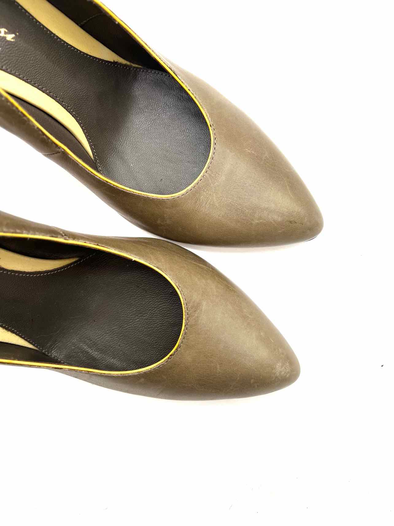 Gianvito Rossi Size 8 Olive/Yellow Trim Leather Designer Pumps - Image 4
