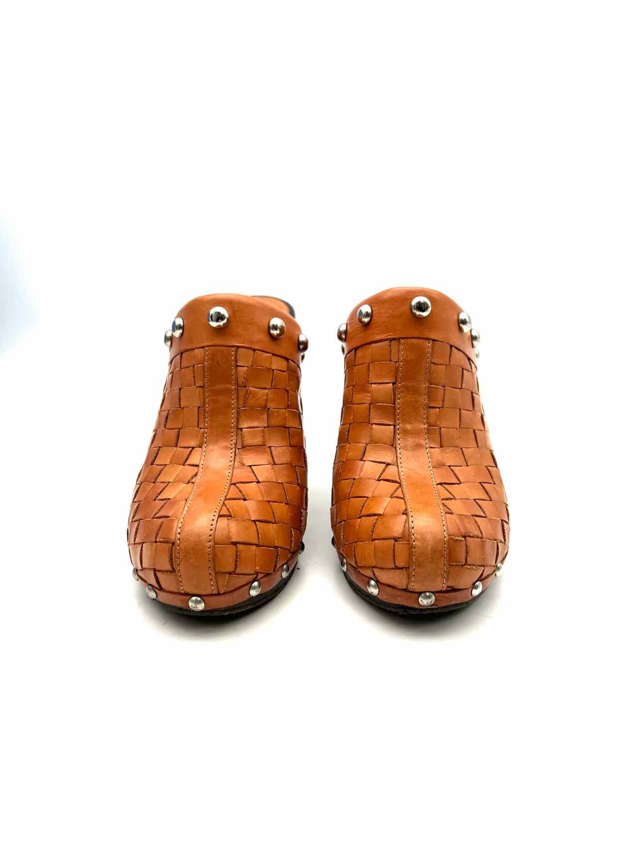Hollywould Size 7? Tan/Silver Studded Woven W/ BOX!!! Shoes Clogs - Image 2