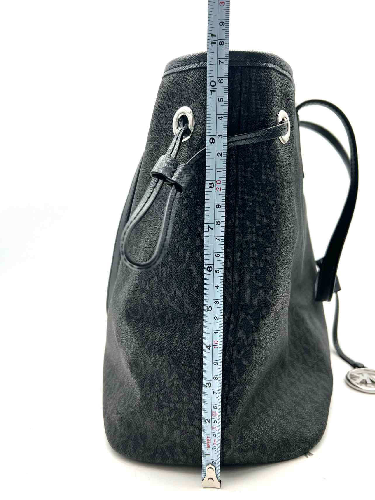 Michael Michael Kors Black/Gray Leather Drawstring Monogrammed AS IS Tote - Image 8